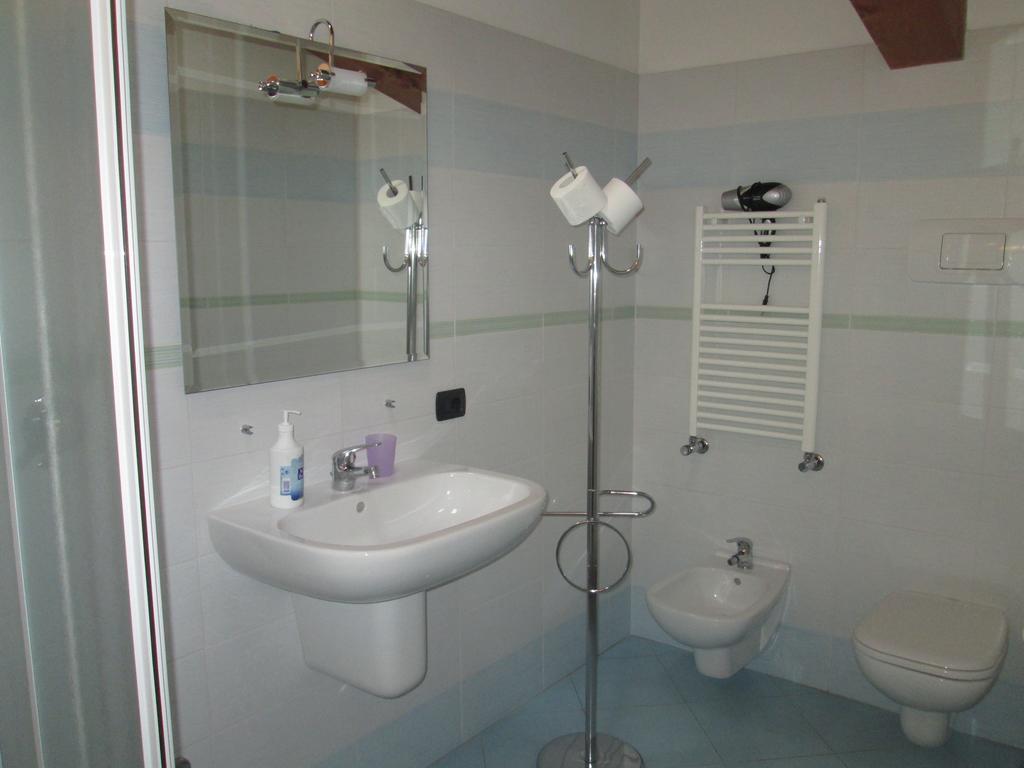 B&B Agli Ulivi Манерба дел Гарда Стая снимка